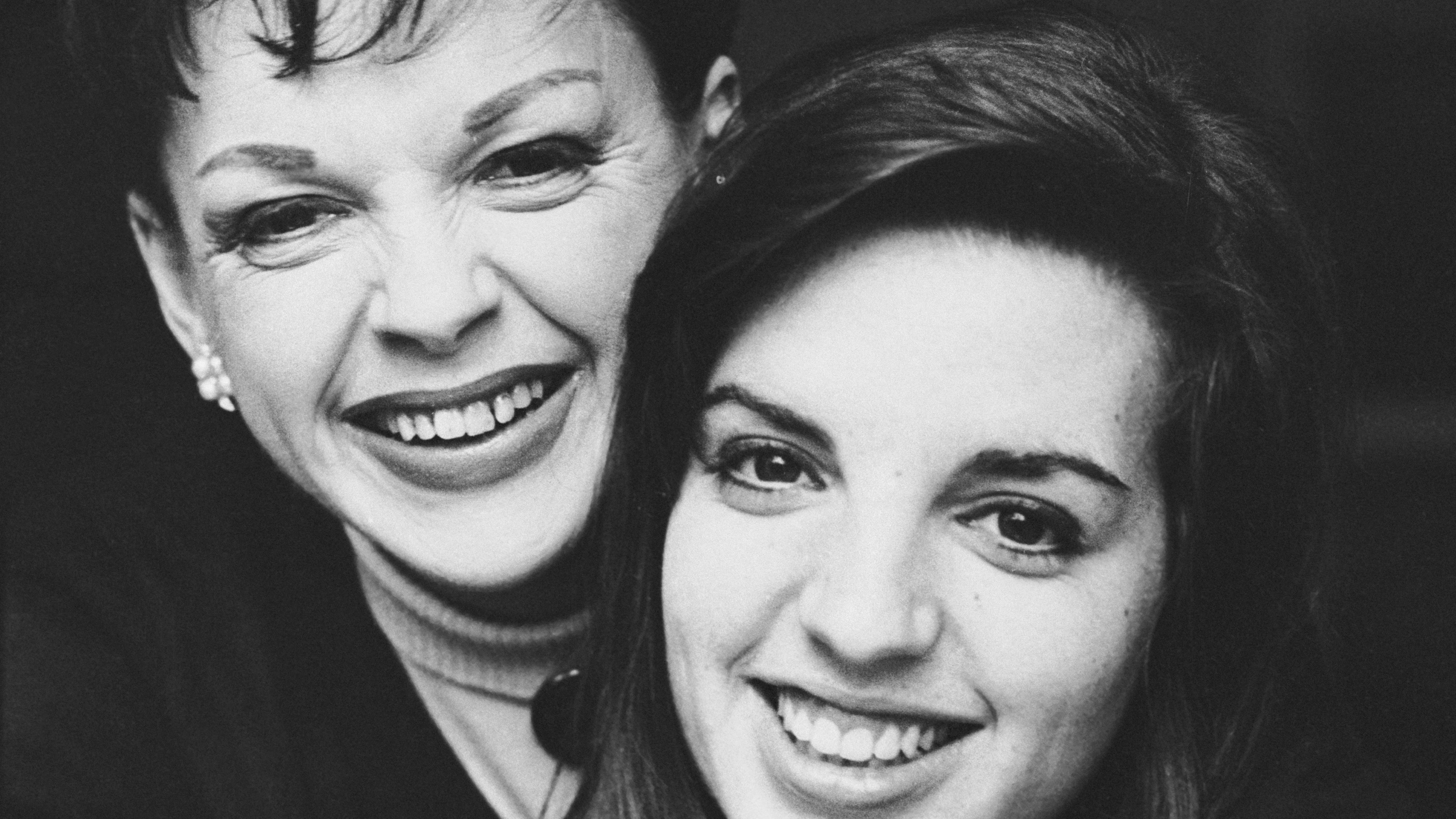 Liza Minnelli Gushes Life With Mom Judy ...